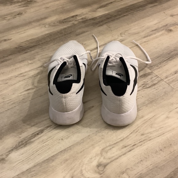 Men’s black and white Tanjun Nike sneakers size 9.5 - Picture 4 of 4